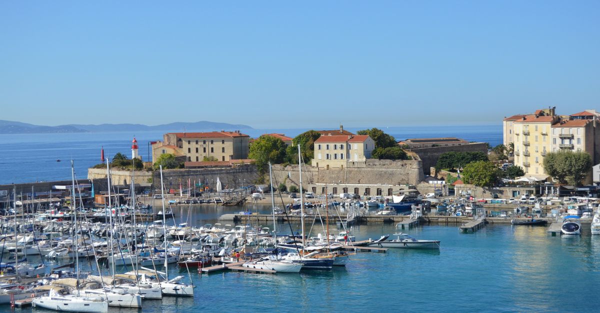 Ajaccio Landgang: Korsika mit dem Mietwagen entdecken